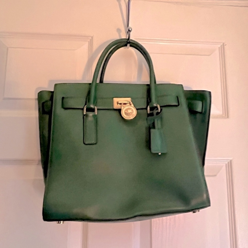 MICHAEL Michael Kors Green Leather Tote
Gently used but new condition